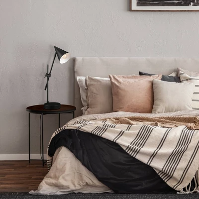 18" Leah Desk Lamp With Adjustable Height Swing Arm - Globe Electric